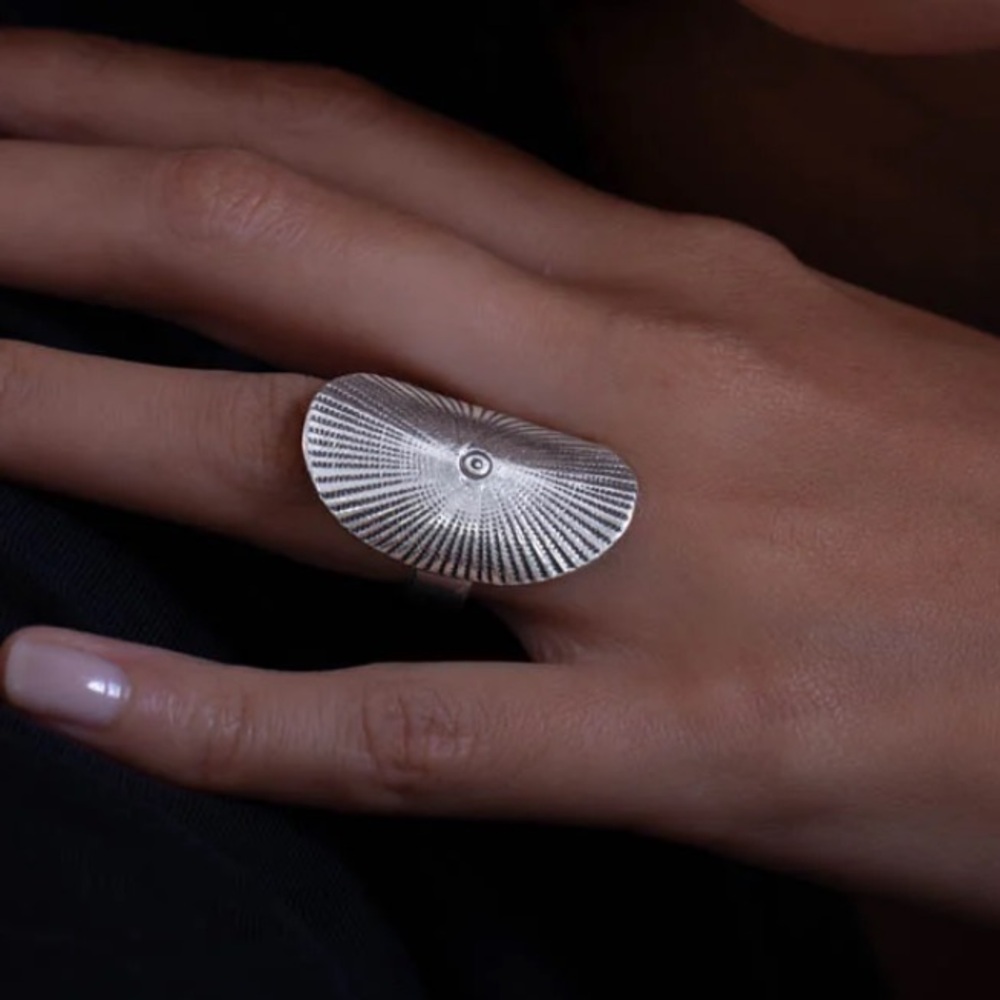 Size adjustable silver statement ring